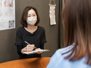 サクラ(sacra)/来店時、カウンセリング中
