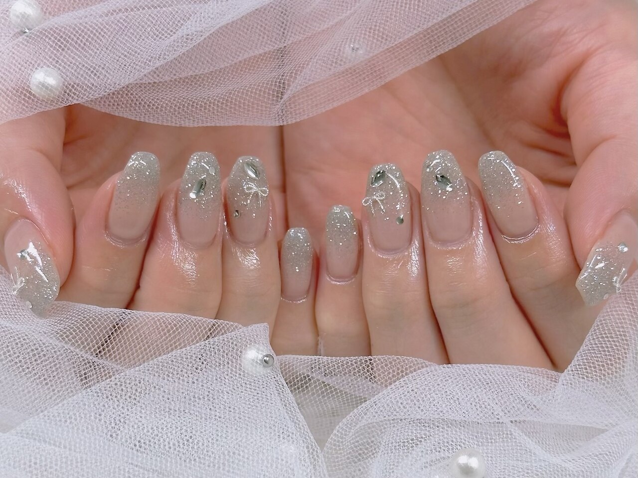 2026年夏トレンド】シルバー 冬のネイルデザイン集｜人気順｜4ページ目