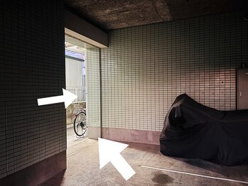 ピース(Peace)/駐車場と店舗までの案内