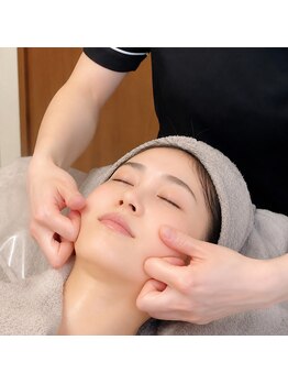 オーラ(aura)の写真/小顔マッサージやたるみ引き締めはお任せください！！