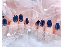 上品に輝くネイビーラメ