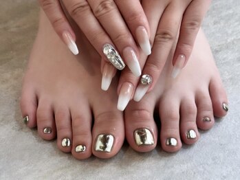 ハチ(Hachi)/ベイビーブーマー＋ミラーネイル