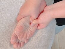 マム(MAM)/【16】足裏の足底筋も伸ばします