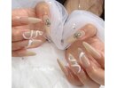 ヌーディーベージュ個性派アート