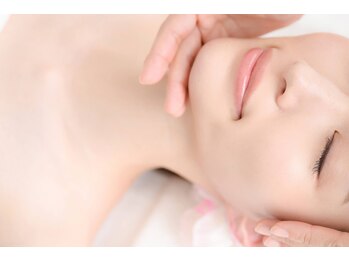 ワイグレイス(Y.GRACE)の写真/【憧れの小顔へ♪ 】むくみ・たるみ、ほうれい線、目元のクマも、まるごと徹底ケア！