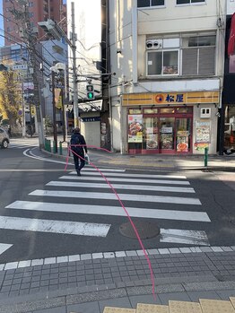 マ シアロン/一つ目の信号を右に渡って頂き