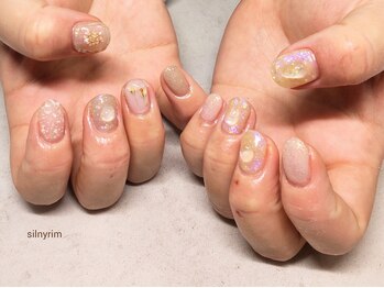 シルニー リム(Silny rim)/アシンメトリーニュアンスネイル