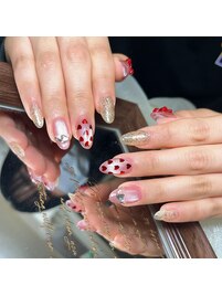 赤いハートネイル