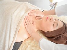 デイジー/デコルテマッサージで血行促進＊