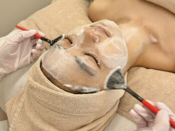 ハーブピーリング&フェイシャルサロン シーベル 福岡天神の写真/【韓国で人気絶大＊ツヤトーンアップに】お肌を満たす艶肌ピーリング「ララピール」♪密着ゲルマスク付☆