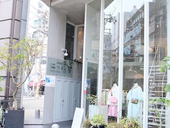 バンクスパ(BANK SPA)/お店の場所は1階服屋さんが目印