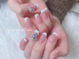 ビジュー×フレンチ★