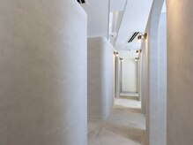 メゾン ド アイ 名駅(Maison de Eye)の雰囲気（落ち着いた雰囲気の店内でリラックスしながらの施術。）