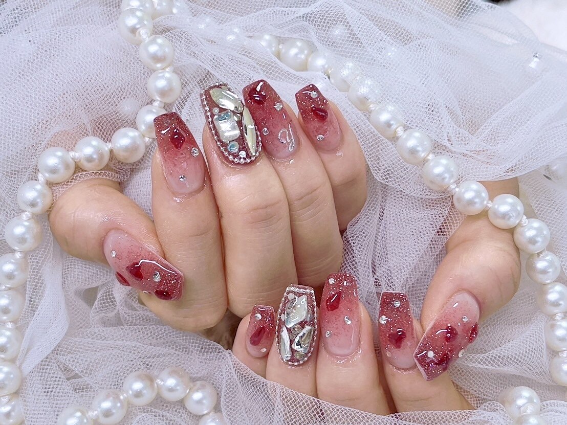 2025年-2026年冬トレンド】ゴテゴテのネイルデザイン集｜人気順