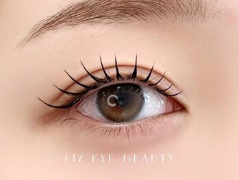 フィズアイビューティー 岡崎竜美ヶ丘店(fiz eye beauty)の写真/【プール・海・汗ＯＫ】夏こそマツエク！長さ・太さ・カラー・毛質・カール、完全お好みオーダー可能◎