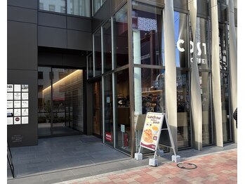 ハンサムモンスター(Handsome Monster)/一階にはコーヒー屋さんあります