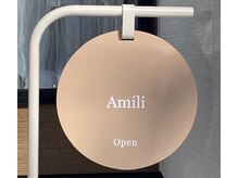 アミリ(Amili)の雰囲気（小さい看板が目印です♪）