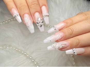 プティ アイビューティ 北浜店(peTiT eyebeauty)の写真/長さ出しは1本~OK!爪のコンプレックスもカバー◎爪を長く,キレイに見せる長さ出しでデザインも楽しんで★