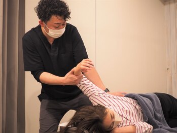 たけ整骨院 祐天寺/ストレッチで緊張をほぐします