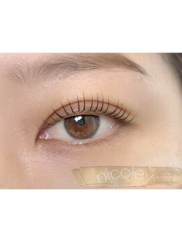 ナチュラル上品な目元にしたい