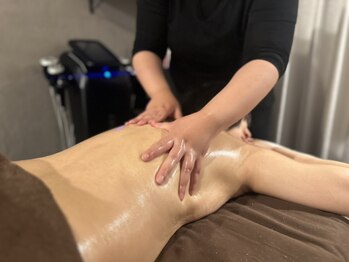 エレナ(ELENA)/肩甲骨周りを解して代謝UP!