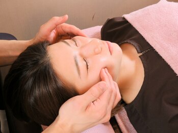 ポルクス鍼灸整骨院 表参道(Pollux鍼灸整骨院)の写真/引き締まったフェイスラインへ♪インディバとマッサージで肌深部から徹底アプローチし小顔&肌ツヤUP!