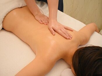 プレセティア 人形町店(Presetir)の写真/【当店自慢】全身ボディオイルリンパマッサージ◎お疲れの部位を集中的にほぐし、むくみや冷えなど根本改善