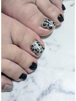 ヒョウ柄フットネイル