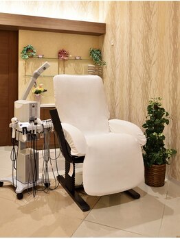 エステティックスギヤマ 三ノ輪店/施術用機器、ベッド