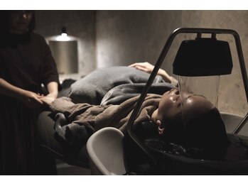 ザ ヘッドスパ エビス(EBISU)の写真/スマホやPC疲れで重い目元と頭に深いリセットを。完全個室で行う本格ヘッドスパが、眼精疲労にアプローチ。