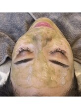 ウミ(Ummi)/剥離なしハーブピーリング