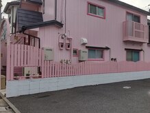 建物の横に駐車場6番をご用意！ご予約の際に声をお掛け下さい♪