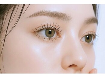 リリアーナ(Liliana)の写真/【圧倒的なキープ力】持続力UPのLEDコーティング×ボリュームラッシュの特殊技法で、自まつげの負担も軽減