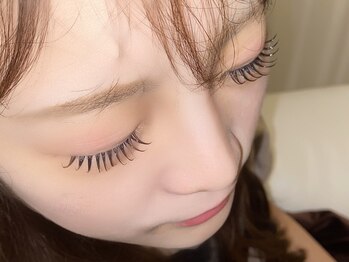 カリナ モナネイル 野田阪神店(CARINA monanail)の写真/【初心者さん歓迎】丁寧なカウンセリングで理想の目元に♪韓国風束感マツエク￥3980～でお得に垢抜け☆