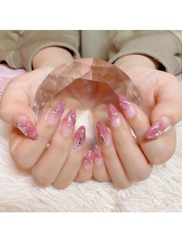 ストーン沢山ゴージャスネイル