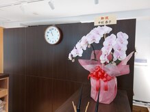 爪切り屋 足楽/お祝いの胡蝶蘭