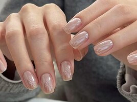 流行りのミラーネイル