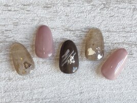 大人かわいいバレンタインネイル