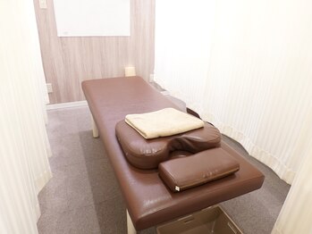 メディックス 広島西 こい本町鍼灸整骨院(MEDIX)/施術ベッド