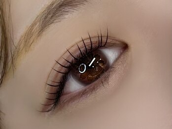 アイラッシュ ティアラ(Tiara)の写真/派手すぎない自然な仕上がりで、目元を華やかに☆≪似合わせフラットラッシュ≫でナチュラル上品eye♪