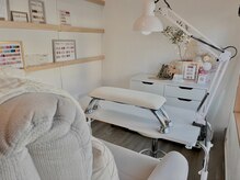 カルアネイル(Calua nail)の雰囲気（半個室のリクライニングチェアでリラックス）