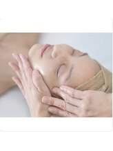 グロウ(glow)/むくみ撃退ラジオ波＋マッサージ