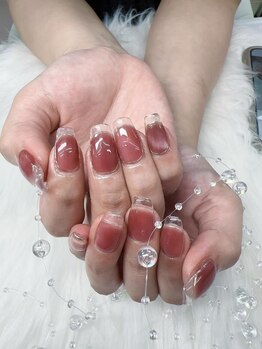 ジュリアビューティー(Julia Beauty)の写真/【モチ良く美しい仕上がりに★】長さ出しで爪の形や長さも理想通り♪爪にコンプレックスある方にも◎