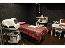 ラグジーブロンズ(Luxy Bronze)の雰囲気(施術部屋もゆったり広々で清潔感あるお部屋◎)