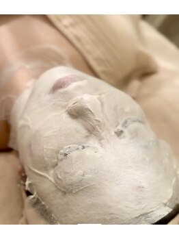 モア ナチュラ(more natura)/留まるシミを透明陶器美白肌へ