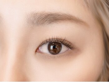 ロイル コア ビューティー(Loeyle core beauty)の写真/単なるカール選びを超え、“層”で捉える独自技術が自然かつ印象的なボリュームを実現。