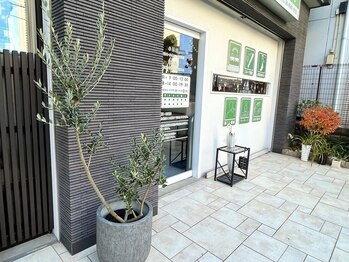 かんの鍼灸整骨院/入口は向かって右側になります