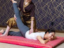 ストレッチと指圧を組み合わせた施術で、リンパの流れを整えます