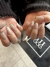 イー(iii)/スキニーフレンチネイル