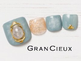 上品ブルーフットネイル